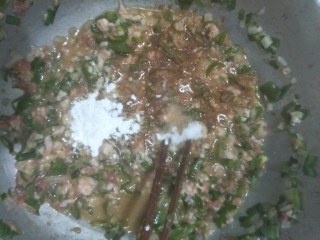 7、香菇酿肉,这是加入玉米淀粉，十三香。