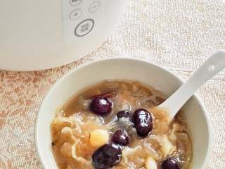 9、银耳莲子羹,成品