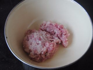 4、苦瓜酿,猪肉剁碎成猪肉糜