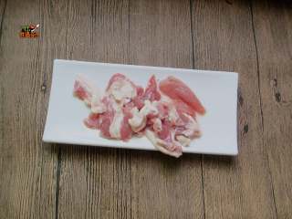 5、蒜香五花肉炒荷兰豆,五花肉切片用料酒、胡椒粉腌制