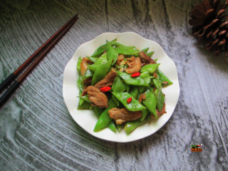 10、蒜香五花肉炒荷兰豆,荷兰豆鲜嫩清爽的口感，加上五花肉，令整道菜更显清香，味道也变得更加香甜