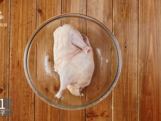 2、家庭版自制美味烤鸭,涂抹均匀