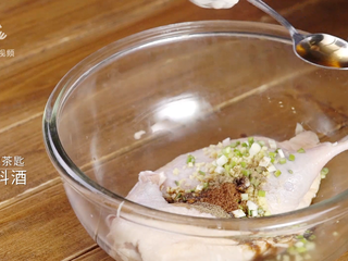 8、家庭版自制美味烤鸭,2汤匙料酒