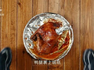 15、家庭版自制美味烤鸭,鸭腿裹上锡纸