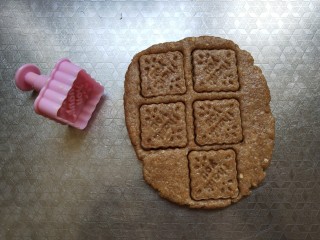 12、全麦燕麦饼干,如果没有模具也可以搓小团压扁，一定要安保证大小薄厚一样