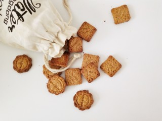 18、全麦燕麦饼干,烤好的饼干密封常温保存2周内