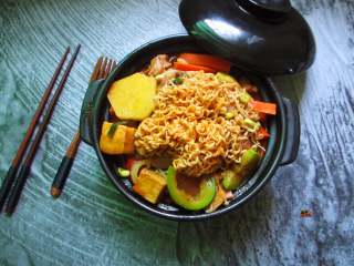 14、家庭版韩式部队火锅,你们爱不爱吃我不知道,反正我是吃了个肚歪~哈哈