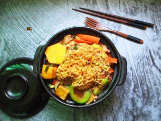 15、家庭版韩式部队火锅,家里没有辣白菜就没放