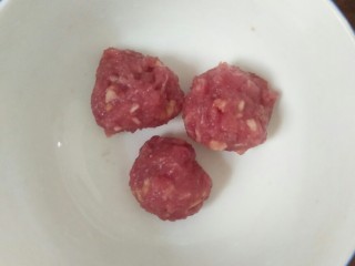 4、牛肉粥,哈哈，感觉牛肉泥有点多，顺手挤了三个牛肉丸