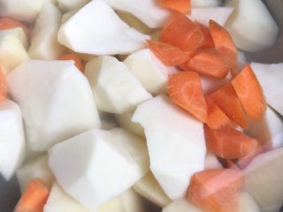 2、排骨烩菜,备用