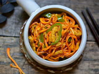 11、虫草花炒肉丝,盛出，趁热吃很鲜美