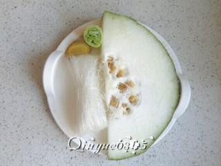 1、冬瓜粉丝汤#健康美颜餐#,准备所有食材