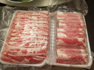 2、冬日暖心菜+在家吃火锅,现吃现打开包装。