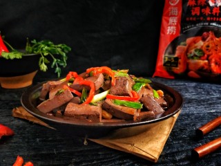 18、家庭版蒜苗炒猪血,开吃咯！