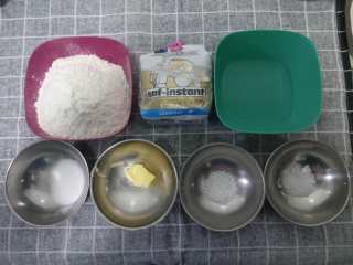 1、德式碱水包,首先，想把所有的材料准备好。