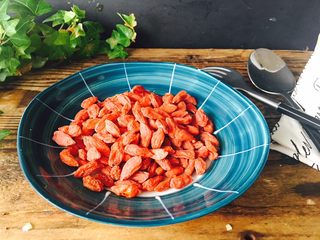 4、姜枣膏,枸杞。冲洗一下即可。