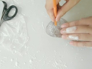 10、蹦蹦跳的小蛙花样馒头,用吸管制取眼睛,面皮要擀薄些。