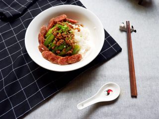 13、只吃一碗饭之无水肉末丝瓜腊肠饭,因为他老爸太喜欢，第二天又做了一次，又吃。