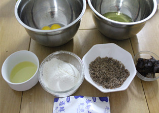 1、吃一次就会爱上的朴素小蛋糕——枣泥戚风小蛋糕,准备好所有材料