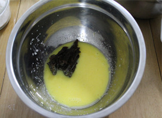 6、吃一次就会爱上的朴素小蛋糕——枣泥戚风小蛋糕,放入枣泥