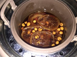 10、柠檬川贝膏,甜品功能自动设置3个小时，结束后，自动进入保温键，再保温5小时左右就可以结束工作了；冷却后膏体会变的粘稠。