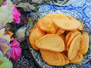 17、自制猫耳朵,香脆可口的小零食猫耳朵就做好了。