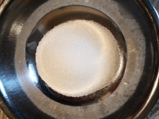 2、提拉米苏(家庭版）,倒入白砂糖