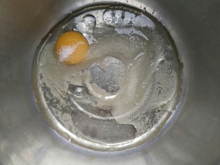 4、没有电子秤也可以做的一口酥,放油，平时的碗，五分之三就行了。