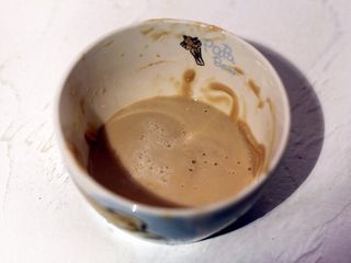 4、木糖醇椰子油南瓜面包,称量酵母五克放入15克水中融解