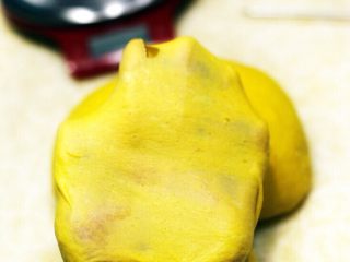 5、木糖醇椰子油南瓜面包,将所有材料混合揉至出膜状态