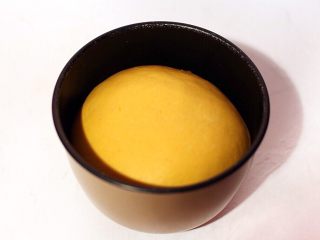 7、木糖醇椰子油南瓜面包,醒发至俩倍大。