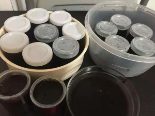 6、家庭版龟苓膏,也可以用大的保鲜盒装起来，省事，吃多少可以挖多少