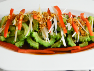 10、凉拌苦瓜,美味可口的快手菜就上桌啦