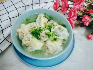 20、虾皮猪肉馄饨,来吧亲，热乎乎、香喷喷的虾皮猪肉馄饨，会让你暖胃又暖心！