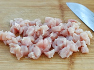 4、宫爆鸡丁,鸡胸肉切小块
