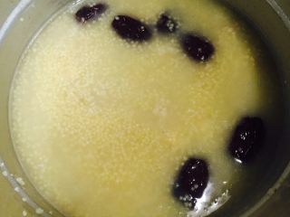 7、红枣百合莲子小米粥#有个故事#,一锅又香又糯的红枣百合莲子小米粥出锅啦