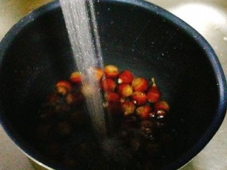 1、家庭版糖炒栗子,栗子洗净