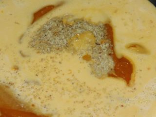 9、低脂健康小麦胚芽南瓜奶热饮,倒入牛奶