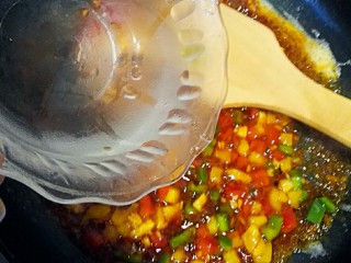 8、红烧日本豆腐,加一点水