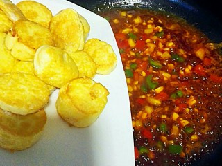 9、红烧日本豆腐,这时可以尝尝味了????????????????最后倒入煎好的日本豆腐