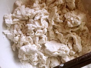 5、番茄鸡蛋面疙瘩,面疙瘩：水龙头打开水呈细细水流状，面粉碗接水筷子搅拌成面絮状直至无干粉