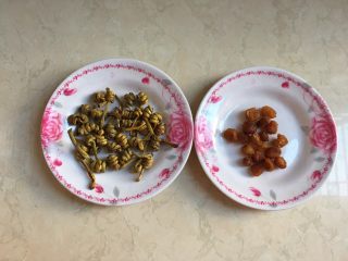 2、#咸味#鳄鱼龟石斛汤,准备好药材