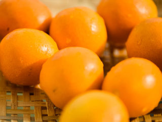 3、能治嗓子疼的咸金橘,晾干。