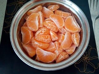 5、橘子罐头,加上橘子的三分之二的水