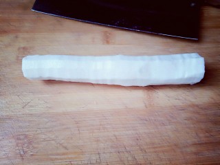 5、#一碗汤##滋补润燥#山药玉米小排汤,山药去皮,(可以戴上一次性手套,避免粘液弄在皮肤上会很痒)