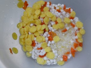 2、「2+1」款冬季暖胃养生米糊,将所有材料淘洗干净。