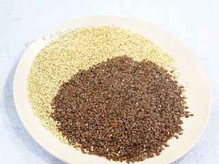 2、南瓜苹果亚麻籽糊,亚麻籽加少量芝麻小火炒出香味。还有种黄金亚麻籽，功效差不多，只是品种不一样。
