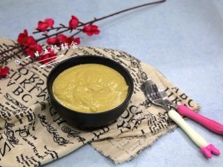 5、南瓜苹果亚麻籽糊,宝宝的比较厚。