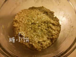 5、香蕉燕麦巧克力软饼,拌匀，刚拌的时候是比较稀软的。