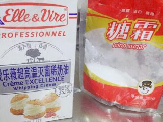 3、千层饭盒乳酪蛋糕,淡奶油和糖粉